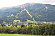 Balkonausblick von der Ferienwohnung 2 auf St. Margarethen und Berg Aineck