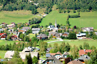 Fernperspektive Gemeinde Unternberg im Sommer