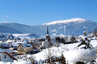 Unternberg im Winter mit Blick zum Skigebiet Aineck